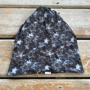 Bumblito Black & Gray Star Print Beanie - Size Adult XL (fits ages 10+ to adult)